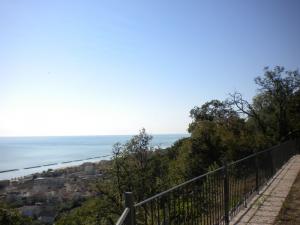 Ville di Prestigio in Vendita a Cupra Marittima #3