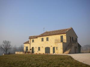 Rustici e Casali in Affitto a Montelparo #2