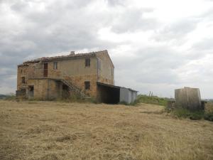 Rustici e Casali in Vendita a Ortezzano #2