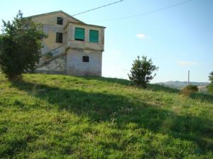 Rustici e Casali in Vendita a Appignano del Tronto #6