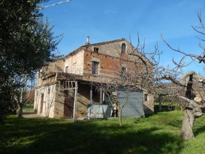 Rustici e Casali in Vendita a Moresco #4
