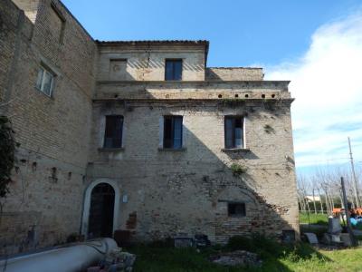 Rustici e Casali in Vendita a Spinetoli #2