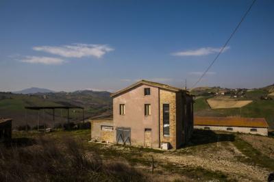 Rustici e Casali in Vendita a Carassai #13