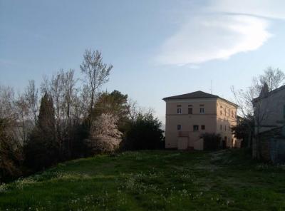 Ville di Prestigio in Vendita a Cossignano #11