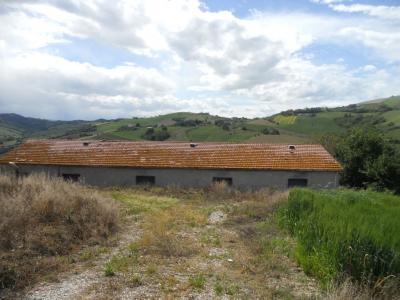 Rustici e Casali in Vendita a Carassai #5