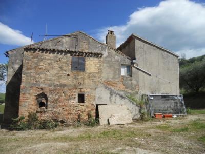 Rustici e Casali in Vendita a Carassai #5