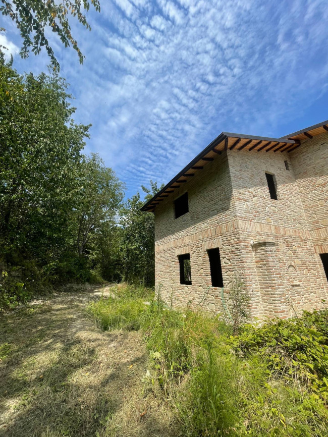 Rustici e Casali in Vendita a Castignano #21