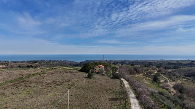 Rustici e Casali in Vendita a Ripatransone #13
