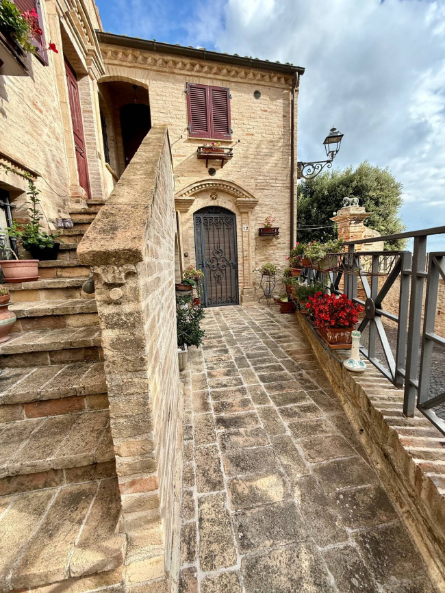 Centri Storici in Vendita a Altidona #30