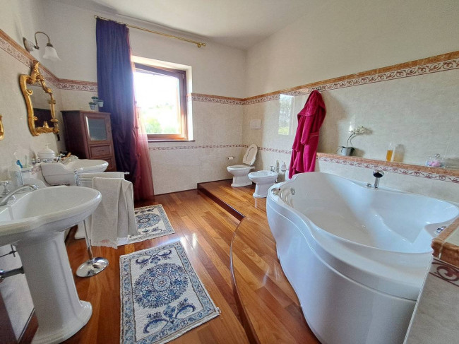 Rustici e Casali in Vendita a Montefiore dell'Aso #14