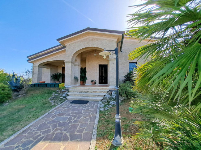 Rustici e Casali in Vendita a Montefiore dell'Aso #21