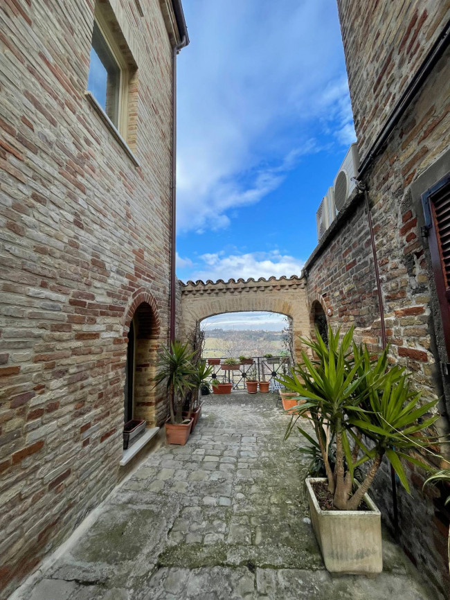 Centri Storici in Vendita a Altidona #7