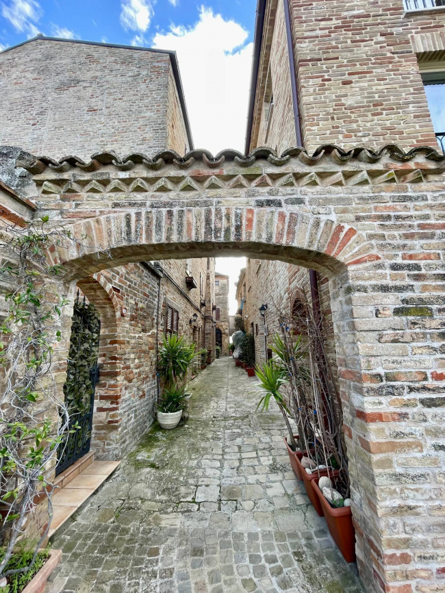 Centri Storici in Vendita a Altidona #13