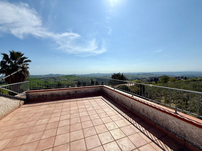 Rustici e Casali in Vendita a Offida #5