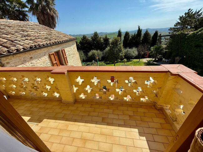 Rustici e Casali in Vendita a Offida #10