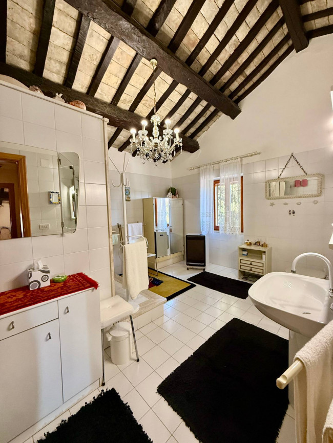 Rustici e Casali in Vendita a Offida #17