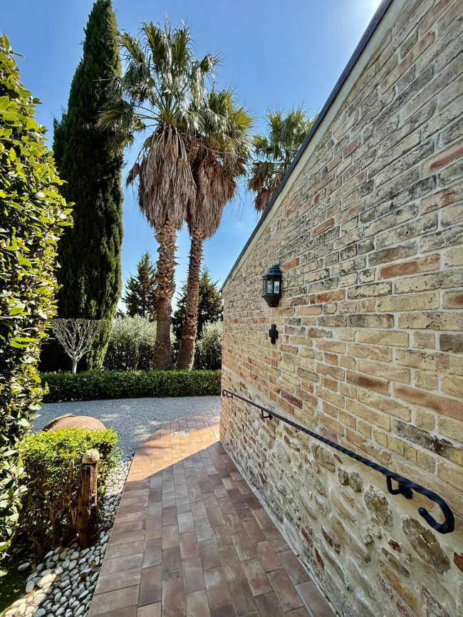 Rustici e Casali in Vendita a Offida #27